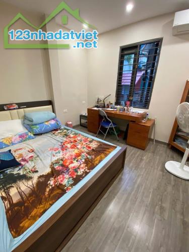 Bán nhà dân xây Đống Đa 45m, 5 tầng, 12.8 tỷ, ô tô, phân lô cán bộ, 2 thoáng - 2