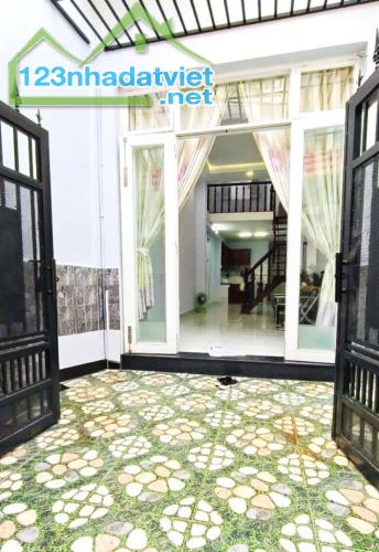 Gấp -1/ Nguyễn Đình Chiểu - F9 Phú Nhuận - 46m2 - xe hơi đỗ cửa - sát mặt tiền - 6.25 tỷ - 2
