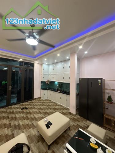 Bán nhà Khương Đình ngõ thông dân xây  nhà đẹp full nội thất xịn mặt tiền rộng 52m giá 9.3 - 1