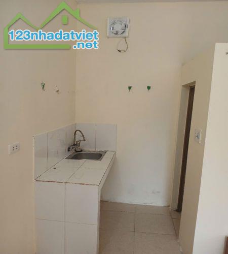 Cần cho thuê phòng rộng (24m2) khép kín khu B ĐH Mỏ Địa Chất - 1