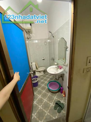 Cho thuê nhà ngõ phố Lê Trọng Tấn Thanh Xuân 42m x 3 tầng, giá 8tr/tháng