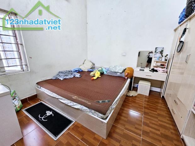 BÁN NHÀ DÂN XÂY Ô CÁCH 56m2, NGÕ Ô TÔ 7 CHỖ, NỞ HẬU, KINH DOANH, AN SINH ĐỈNH - 2