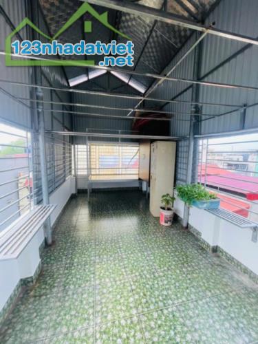 Chính chủ Bán nhà 5Tầng PViệt Hưng phố Ngô Gia Tự 4,95 Tỷ .