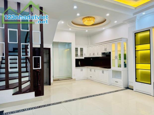 Bán nhà đẹp Việt Hưng - Lô góc - Ga ra thang máy - 6 tầng 8.9 tỷ (Thương lượng)