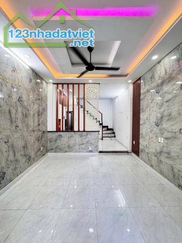 Nhà hẻm Gò Xoài, Bình Hưng Hòa A dt 36m2 1 lầu 2pn 2wc giá 4,1 tỷ - 5