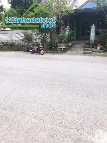Bán đất 135,8m2 đất mặt tiền chính chủ - 1