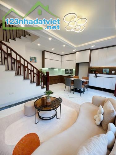 Bán nhà Sài Đồng, Long Biên, Hà Nội, 5,95 tỷ, 43m2, view đẹp, nhiều tiện ích, ngõ nông