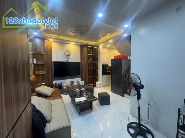 Bán nhà ngõ chợ Khâm Thiên dân xây mới  thiết kế hiện đại có sân riêng để xe 37m 5 tầng gi