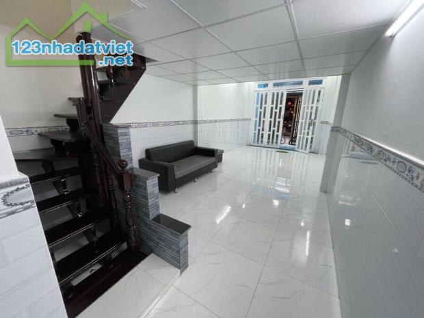 PHƯỜNG 8 TÂN BÌNH - GIÁP TRUNG TÂM Q 10 - HẺM 3.5M THÔNG 958 LẠC LONG QUÂN- 3 TẦNG - 2 - 1