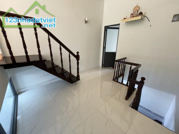 PHƯỜNG 8 TÂN BÌNH - GIÁP TRUNG TÂM Q 10 - HẺM 3.5M THÔNG 958 LẠC LONG QUÂN- 3 TẦNG - 2 - 3