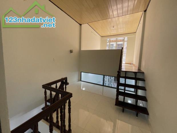 PHƯỜNG 8 TÂN BÌNH - GIÁP TRUNG TÂM Q 10 - HẺM 3.5M THÔNG 958 LẠC LONG QUÂN- 3 TẦNG - 2 - 4