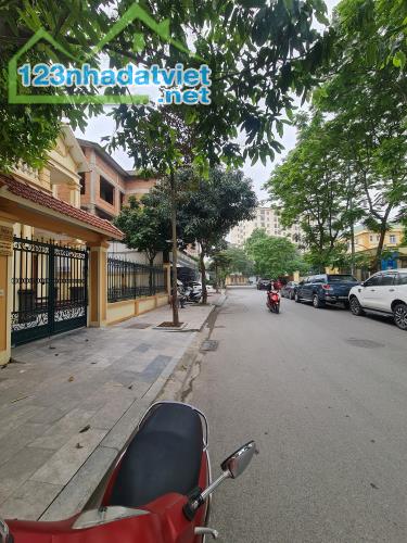 Phân lô Linh Đàm, Đặng Xuân Bẳng - 80m2 - 5 tầng - Mặt Tiền 6M - Ô tô Tránh, Vỉa Hè