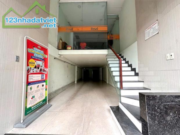 Bán Mặt Phố Bạch Mai 5 tầng 39m2, Mặt tiền Rộng - Kinh Doanh, Vỉa hè đá bóng. Giá Chỉ 18 - 1