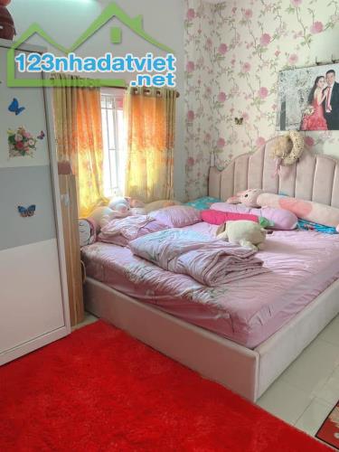 Bán nhà hẻm xe hơi Cách Mạng, Tân Phú , DT 3.5 x 7.5m - 3 lầu mới - Giá 3.75 tỷ - 2