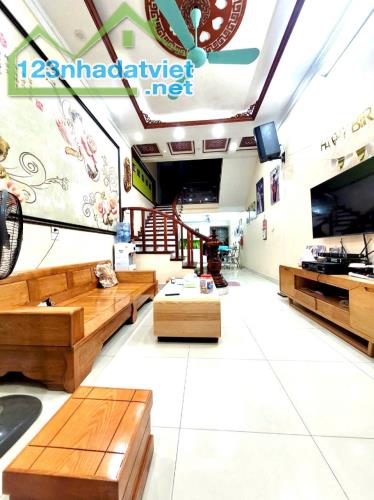 HIẾM CÓ - NHÀ PHỐ LONG BIÊN 4 TẦNG ĐẸP NHƯ MƠ - GẦN AEON, CẦU VĨNH TUY CHỈ 200M