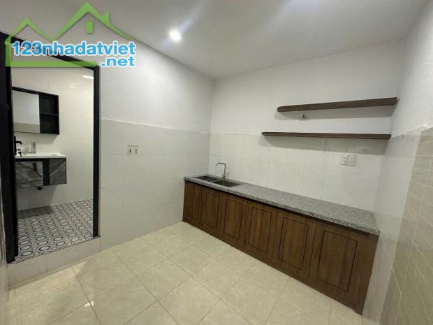 Chủ gửi bán căn nhà hẻm Xuân An f3 Đà Lạt. Nhà đẹp xây kiên cố vào ở ngay. - 2