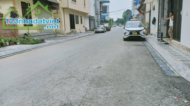 BÁN ĐẤT TẶNG NHÀ THƯỢNG THANH, LONG BIÊN, VỊ TRÍ ĐẸP, SÁT Ô TÔ TRÁNH, 50M2, HƠN 5 TỶ