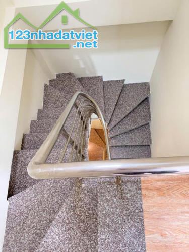BÁN NHÀ ĐÊ LA THÀNH NHỎ – GẦN PHỐ- MẶT TIỀN KHỦNG .DT 24/28M2 5 TẦNG GIÁ CHỈ 5.6 TỶ - 1