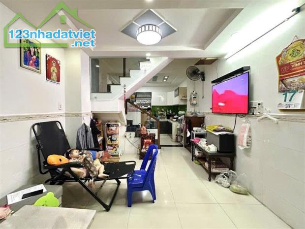 Chính Chủ - Đã Hoàn Công,DT 33M2 ,5 Tầng  Đúc Với 5PN,6WC - Lý Chính Thắng - Q3