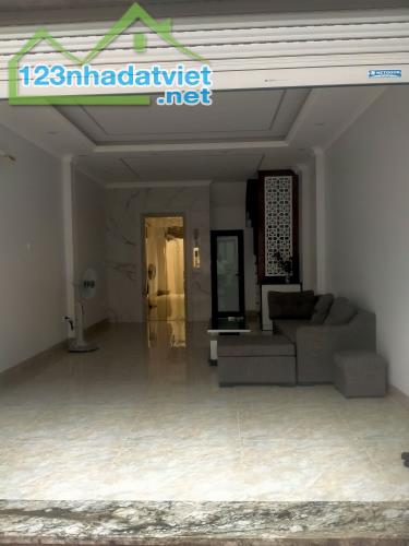 Bán nhà ngõ 68 Cầu Giấy, Quận Cầu Giấy, ô tô đỗ cổng ,thang máy, 40m2, 6 tầng, nhỉnh 11 tỷ