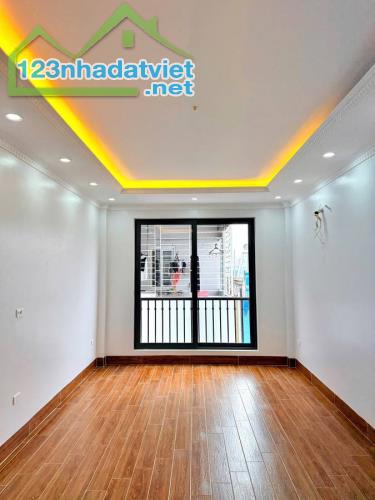Bán nhà ngõ 68 Cầu Giấy, Quận Cầu Giấy, ô tô đỗ cổng ,thang máy, 40m2, 6 tầng, nhỉnh 11 tỷ - 3