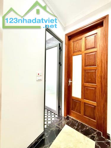 Bán nhà ngõ 68 Cầu Giấy, Quận Cầu Giấy, ô tô đỗ cổng ,thang máy, 40m2, 6 tầng, nhỉnh 11 tỷ - 5