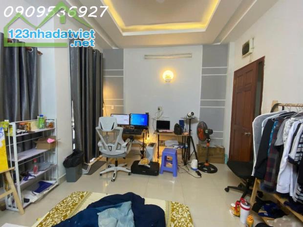 NHÀ LÔ GÓC SÁT AEON – HAI MẶT TIỀN THOÁNG ĐẸP – XE HƠI RA VÀO – CHỈ HƠN 3 TỶ - 1