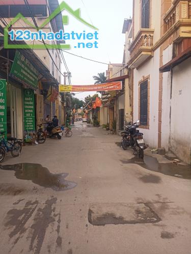 Cần Bán Căn Nhà Trục Chính Kinh Doanh Sáp Mai Võng La Cạnh Cổng KCN Bắc Thong Long - 2