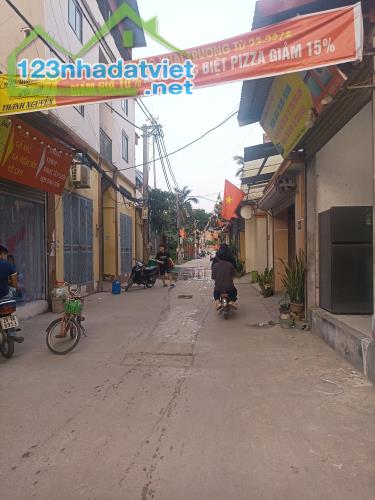 Cần Bán Căn Nhà Trục Chính Kinh Doanh Sáp Mai Võng La Cạnh Cổng KCN Bắc Thong Long