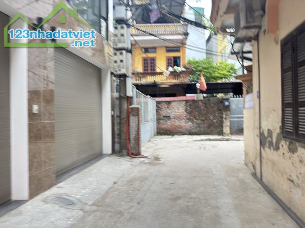 BÁN NHÀ-#NGỌCTHUY#- LÔ GÓC-Ô TÔ ĐỖ CỔNG - GIÁ 6TỶ NHỈNH  Vị trí trung tâm Ngọc Thuỵ, - 2
