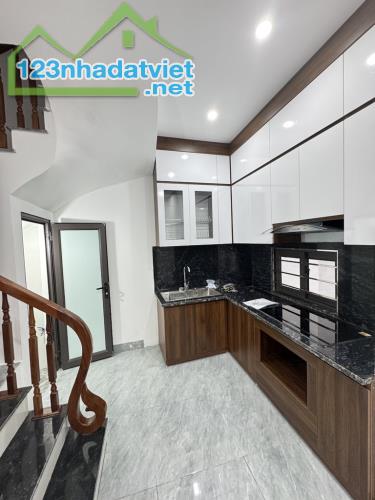 BÁN NHÀ-#NGỌCTHUY#- LÔ GÓC-Ô TÔ ĐỖ CỔNG - GIÁ 6TỶ NHỈNH  Vị trí trung tâm Ngọc Thuỵ, - 4