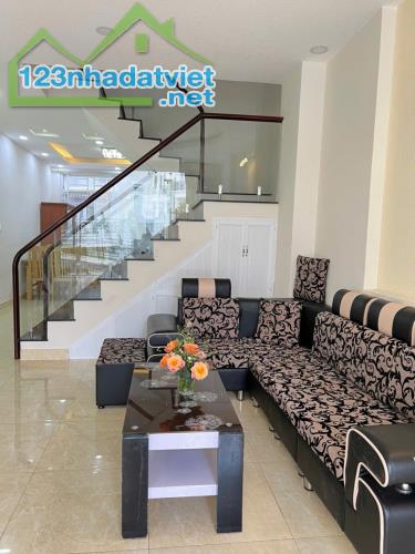 CẦN BÁN GÂP NHÀ KHU NGHỈ DƯỠNG GOLDEN Hills Phường 4 Đà Lạt