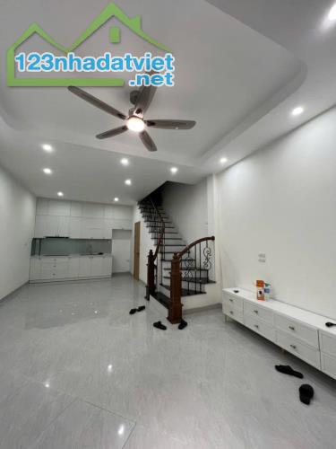 🏡 Nhà mới Nguyễn Văn Cừ, Long Biên, 37m2 x 5 tầng, Dân xây, Ô tô, Lô góc, Ở ngay, 6 tỷ 2 - 1