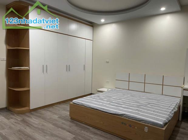 Bán nhà Tô Vũ - 193 Văn Cao, 61m 4 tầng, ngõ ô.tô, giá  4.35 tỉ - 2