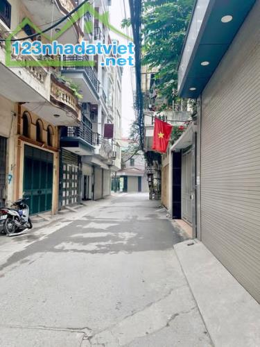 PHÂN LÔ QUÂN ĐỘI HOÀNG VĂN THÁI, Ô TÔ TRÁNH, KD ĐỈNH, GARA Ô TÔ, SỔ VUÔNG ĐẸP, HIẾM.