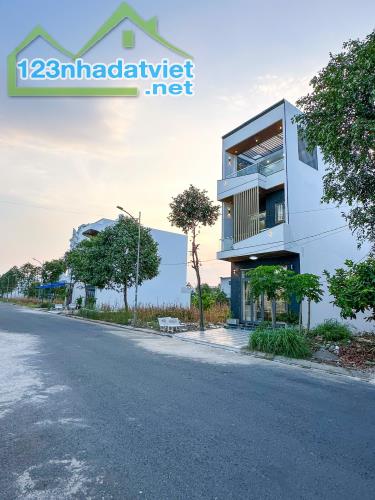 BÁN NHÀ 1T2L đúc mới, HIỆN ĐẠI Nội Thất TUYỆT ĐẸP, sổ Hồng hoàn chỉnh - 4