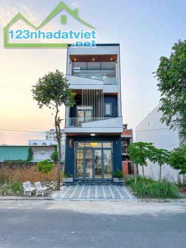 BÁN NHÀ 1T2L đúc mới, HIỆN ĐẠI Nội Thất TUYỆT ĐẸP, sổ Hồng hoàn chỉnh - 3
