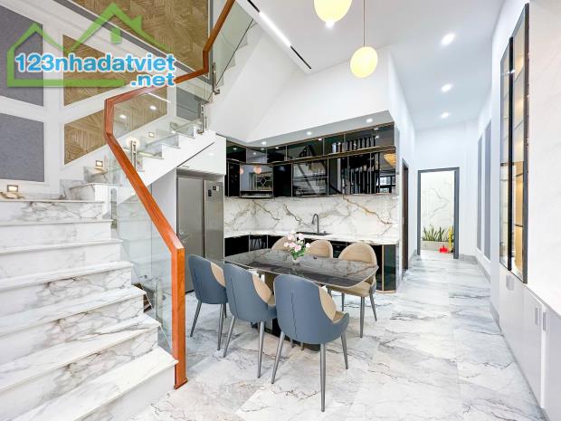 BÁN NHÀ 1T2L đúc mới, HIỆN ĐẠI Nội Thất TUYỆT ĐẸP, sổ Hồng hoàn chỉnh