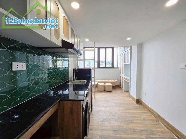 Tòa ccmn xây mới, phố Cầu Giấy, 60m2, 6 tầng thang máy, ô tô đỗ cửa, 15 phòng,