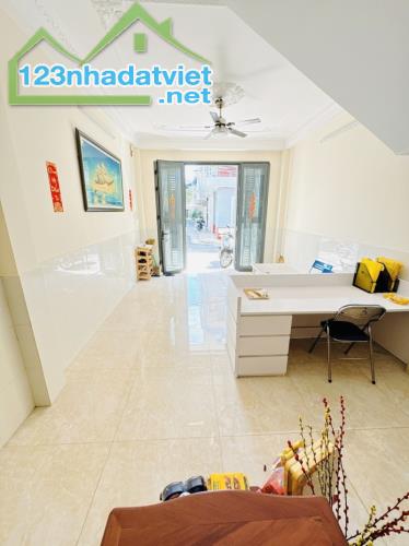 Bán nhà 3 TẦNG, 65M², 4PN, 4WC, PHẠM VĂN ĐỒNG, GÒ VẤP - 6.8 TỶ - SỔ HỒNG - 4