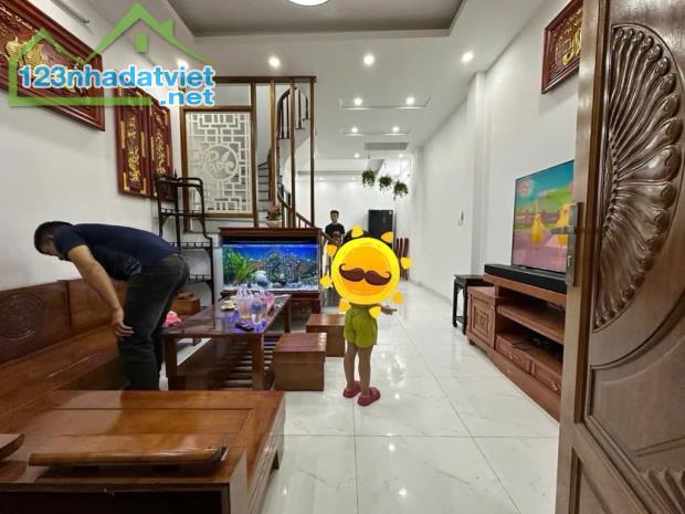 BÁN NHÀ PHỐ TRẦN QUỐC HOÀN – KINH DOANH ĐỈNH – Ô TÔ TRÁNH – 6 TẦNG – 12.X TỶ