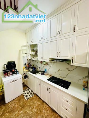 Bán nhà Bát Khối,Long Biên 5 tầng,30m oto đỗ cổng nhỉnh 5 tỷ - 3