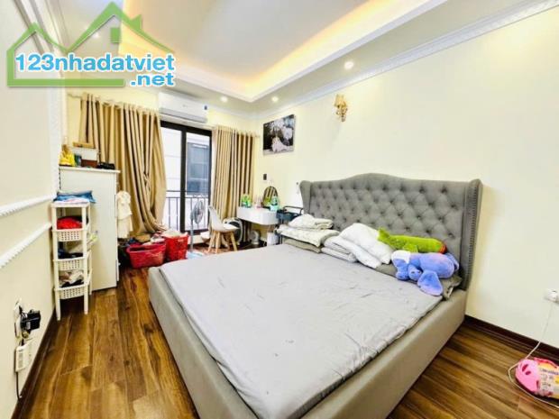 Bán nhà Bát Khối,Long Biên 5 tầng,30m oto đỗ cổng nhỉnh 5 tỷ - 4