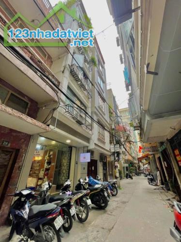 NHÀ ĐẸP ĐÊ LA THÀNH - Có Dòng Tiền - Ở Lại Sướng DT 54m2 7 tầng MT 3.9m Giá 11.9 tỷ - 4