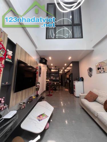 PL Hồ Đền Lừ Thang Máy - Gara Ô Tô - Nội Thất Hiện Đại DT 45m2 6 tầng Giá 19.5 tỷ