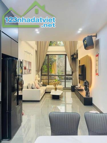 NHÀ PHÂN LÔ, NGÕ TO NHƯ PHỐ, NGÕ THÔNG, Ô TÔ TRÁNH, VỈA HÈ, KINH DOANH ĐỈNH PHỐ TRUNG KÍNH