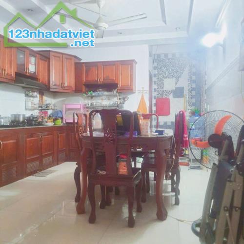 Nhà đẹp hẻm xe hơi Lê Trọng Tấn, 68m², 2PN, gần AEON, không gian ấm cúng, giá chỉ 6.1 tỷ - 1
