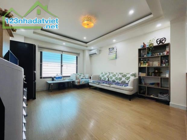 BÁN NHÀMẶT TIỀN PHÚ NHUẬN – SÁT Q1 – THIẾT KẾ ĐẲNG CẤP - 5 TẦNG-46M2- 14.5 TỶ - 4