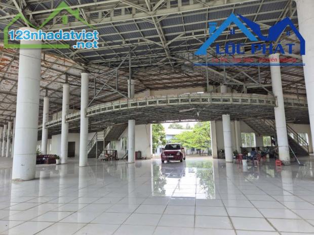 Cho thuê Showroom trưng bày sản phẩm dt 6445m2 giá chỉ 4,5 đô (KHOẢN  725 triệu/ tháng) - 1