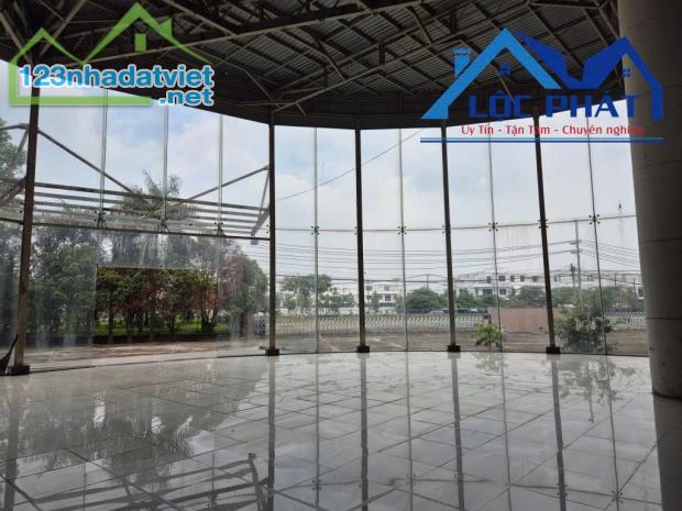 Cho thuê Showroom trưng bày sản phẩm dt 6445m2 giá chỉ 4,5 đô (KHOẢN  725 triệu/ tháng) - 5